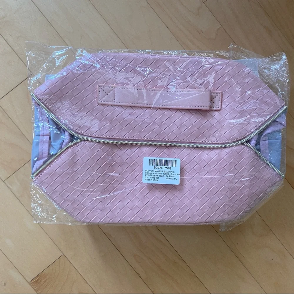NWT Bulveri Pink Quilted Makeup Bag with Gold Zipper